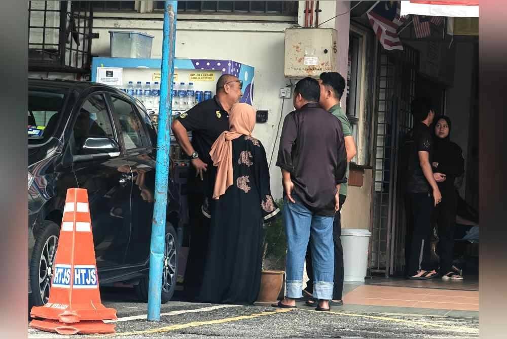 Keluarga Allahyarham dan suspek kelihatan hadir di Jabatan Forensik Hospital Tuanku Jaafar