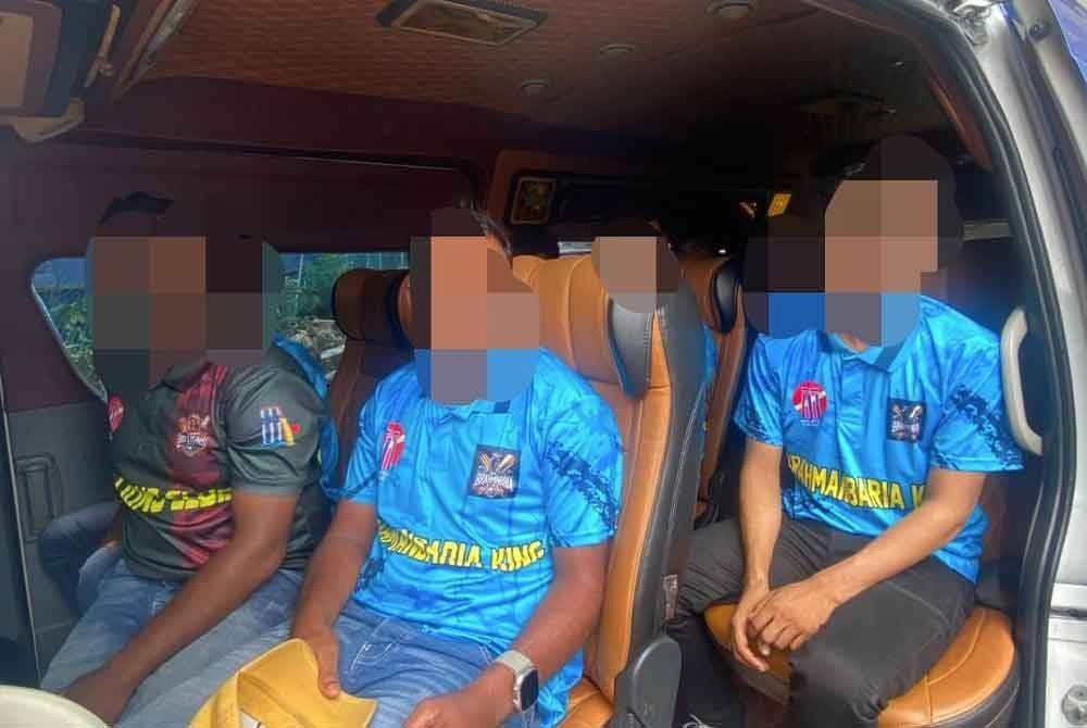 Sebahagian warga asing dari Bangladesh yang cuba dibawa masuk oleh kumpulan sindiket ke negara ini dengan menyamar sebagai 'ahli sukan' diberkas dalam operasi khas JIM di Maluri, Kuala Lumpur pada Khamis. Foto: JIM.