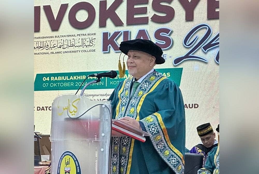 Mohd Amar berucap pada Istiadat Konvokesyen KIAS kali ke-24 di Kota Bharu.