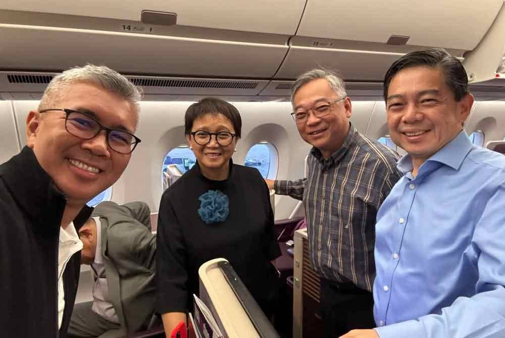 Tengku Zafrul bersama Kim Yong; Retno Marsudi dan Awang Mohd Amin. Foto Facebook Tengku Zafrul