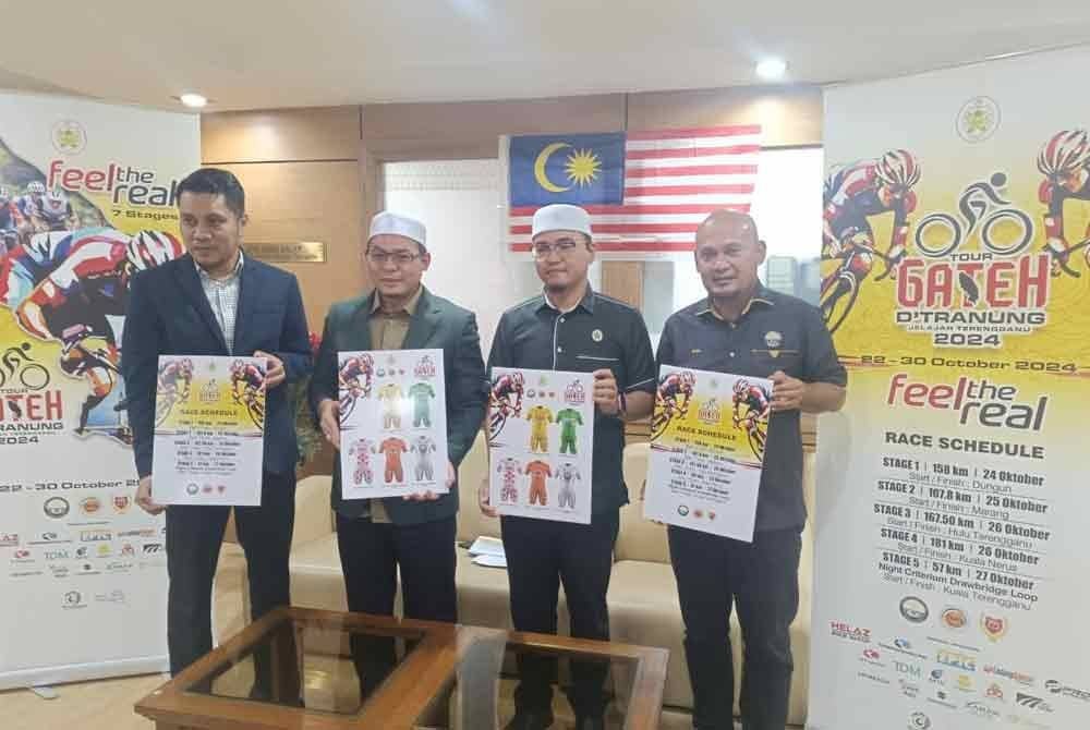 Hishamuddin (dua dari kiri) ketika sidang akhbar kejohanan berbasikal Jelajah Terengganu iaitu Tour Gateh D’ Tranung 2024.