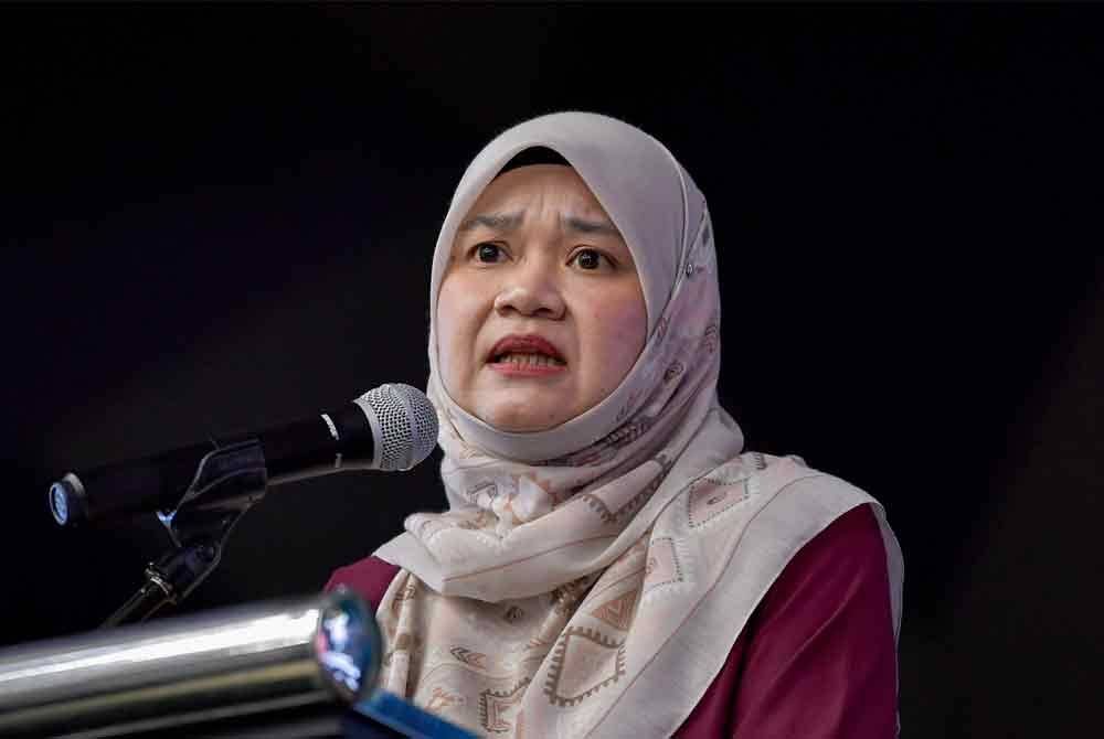 Fadhlina menyampaikan ucapan pada Program Tekad Reformasi Pendidikan di Dewan Seri Cempaka MPKJ hari ini. Foto Bernama