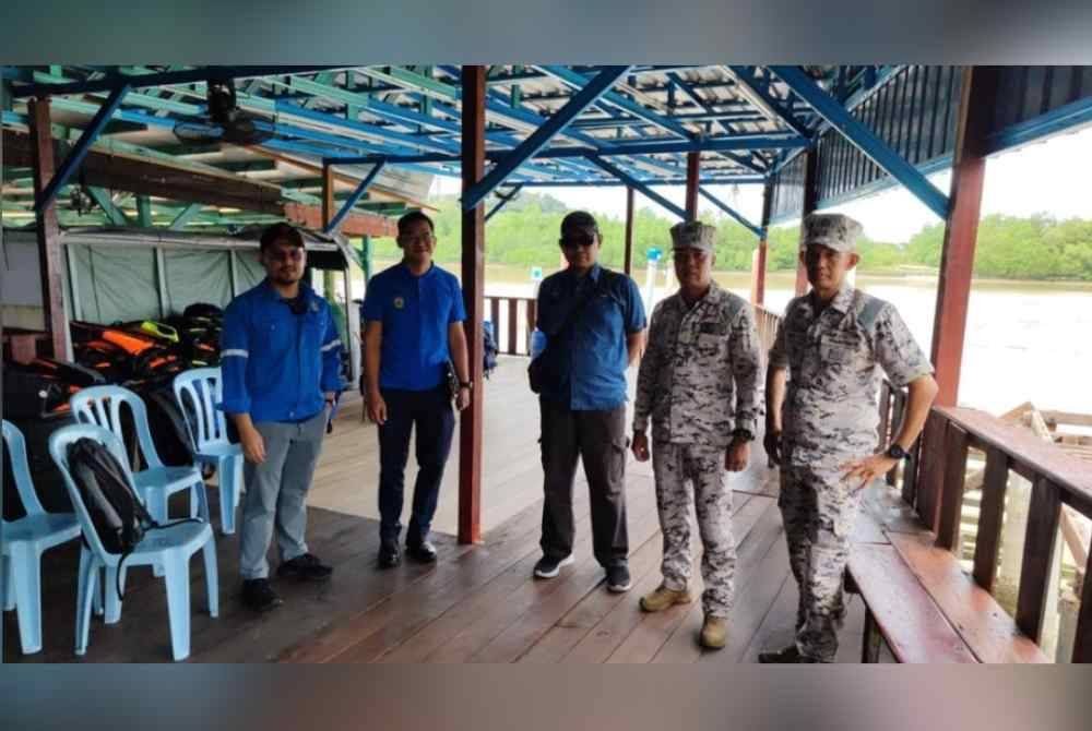 Kerjasama erat ditunjukkan oleh Maritim Malaysia dan Jabatan Laut Malaysia menerusi Op Khas Jalmar Selangor di
sekitar perairan Pelabuhan Klang dan Kuala Selangor yang berakhir pada Ahad. Foto Maritim Malaysia.