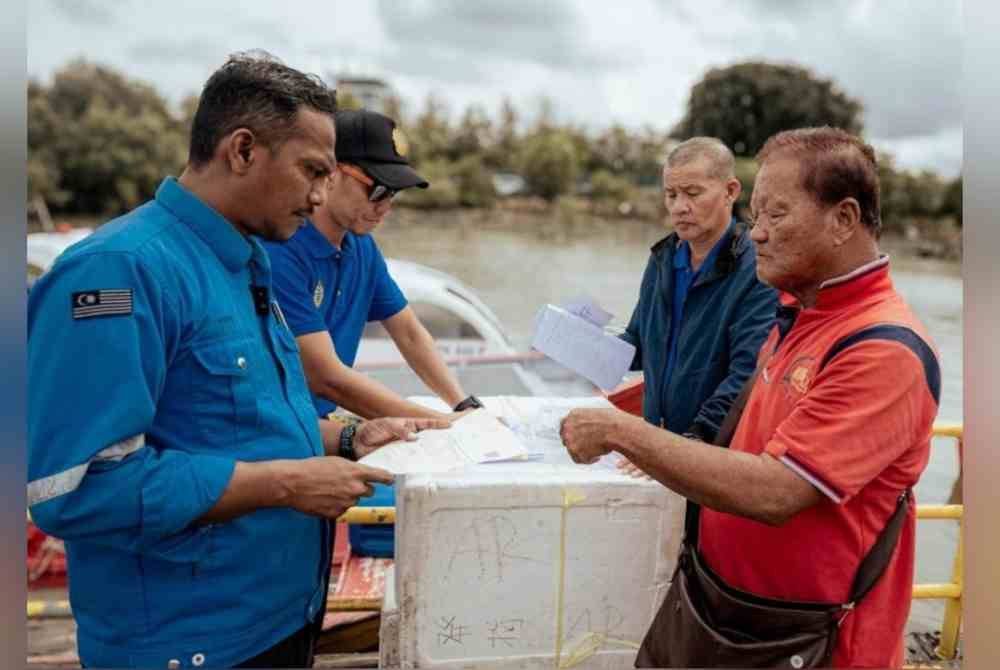 Kawasan pemeriksaan bagi operasi kali ini meliputi perairan Pelabuhan Klang, Jeti Southport Terminal dan Jeti Pulau Ketam.
Foto Maritim Malaysia
