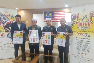 Hishamuddin (dua dari kiri) ketika sidang akhbar kejohanan berbasikal Jelajah Terengganu iaitu Tour Gateh D’ Tranung 2024.