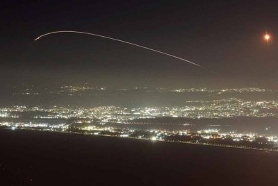 Kumpulan Hizbullah dari Lubnan pada Isnin menyerang bandar Haifa di utara Israel. Foto Reuters