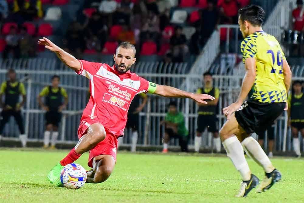 Aksi Oday (kiri) pada perlawanan bola sepak Liga Super 2024/25. - Foto Ihsan KDN FC.