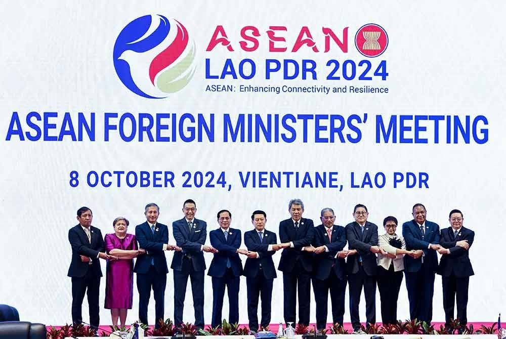 Anwar akan mengetuai delegasi Malaysia ke Sidang Kemuncak ASEAN ke-44 dan ke-45 serta Sidang-sidang Berkaitan bermula hari ini hingga 11 Oktober di Vientiane, Laos. Foto Bernama