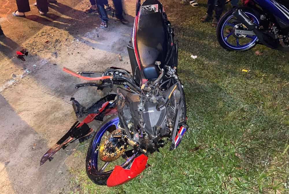 Keadaan motosikal yang remuk akibat kemalangan
Foto: Polis