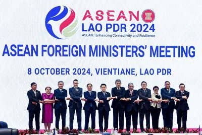 Anwar akan mengetuai delegasi Malaysia ke Sidang Kemuncak ASEAN ke-44 dan ke-45 serta Sidang-sidang Berkaitan bermula hari ini hingga 11 Oktober di Vientiane, Laos. Foto Bernama