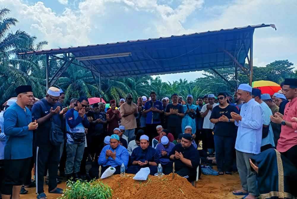 Jenazah Allahyarham selamat dikebumikan pada jam 2.30 petang di Tanah Perkuburan Islam Bandar Baru Seri Iskandar pada Rabu.