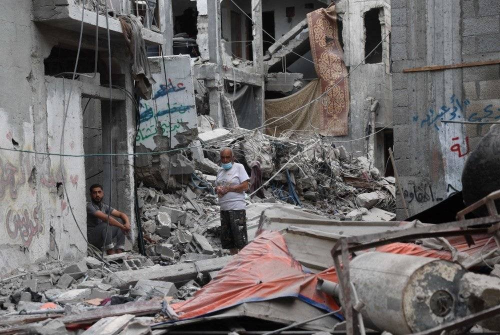 Serangan Israel itu telah menyebabkan hampir keseluruhan penduduk Semenanjung Gaza dipindahkan di tengah-tengah sekatan yang berterusan yang menyebabkan kekurangan makanan, air bersih, dan ubat-ubatan. Foto AFP