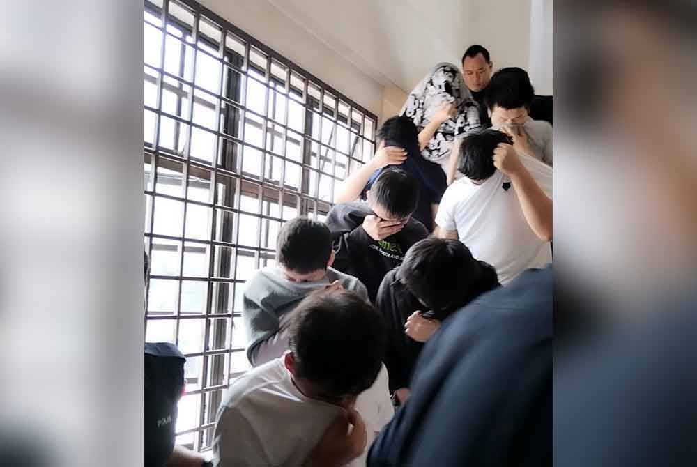 Sebahagian 20 warga asing yang dituduh pada Khamis.