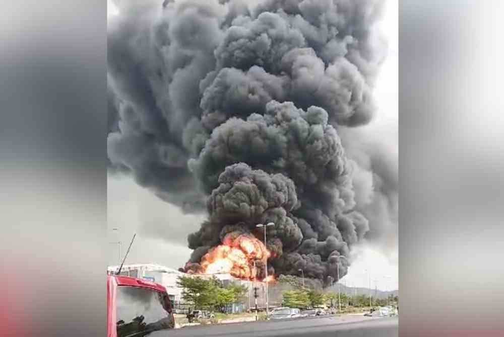 Kebakaran kilang berkenaan.