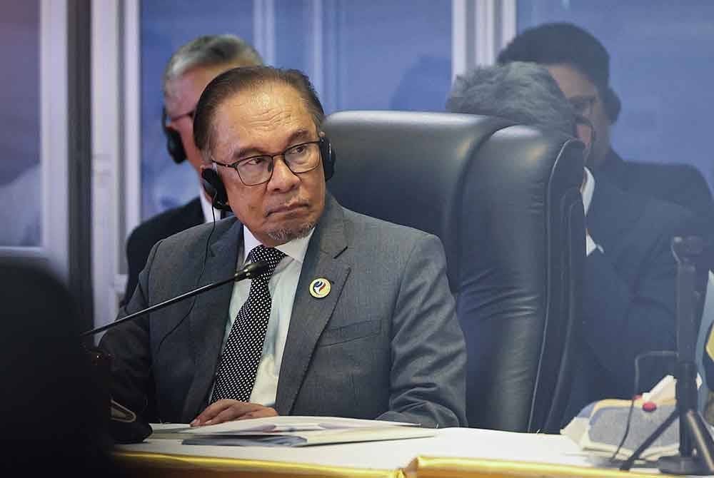 Anwar menghadiri Sidang Kemuncak ASEAN-China ke-27 di Pusat Konvensyen Kebangsaan (NCC) pada Khamis. Foto Bernama