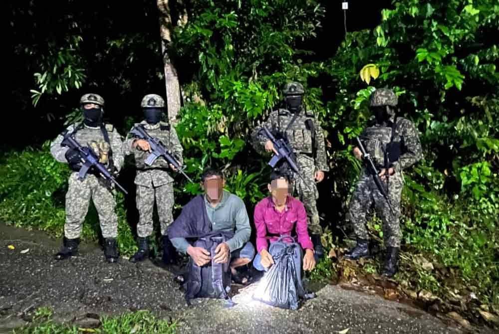 ATM menahan dua PATI yang cuba memasuki negara ini secara haram dengan menyeberangi Sungai Golok di Tanah Merah pada Rabu.