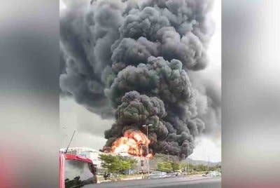 Kebakaran kilang berkenaan.