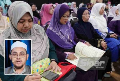Peserta turut membaca al-Quran bersama qari ketika Forum Kesihatan Mental: Dosa, Takdir atau Ujian? yang berlangsung di Kompleks Kumpulan Karangkraf pada Khamis. - FOTO: SINAR HARIAN/ROSLI TALIB. Gambar kecil: Abdullah Bukhari