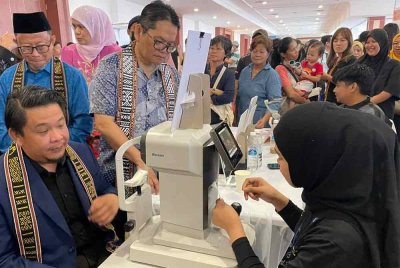 Lukanisman melawat pameran sempena Hari Penglihatan Sedunia 2024 di Penampang.