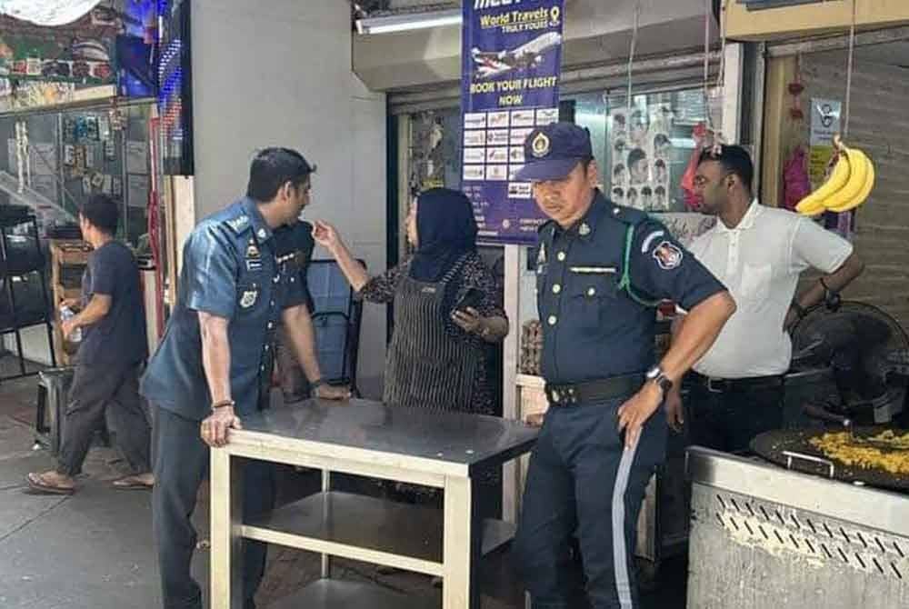 Dua tindakan sita barangan diambil DBKL terhadap penjaja warga asing yang berniaga di sekitar Jalan Thambipillay, Brickfields