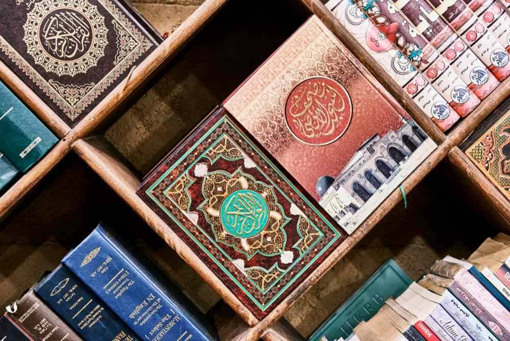 HADIS merupakan sumber kedua rujukan utama umat Islam selepas al-Quran. Foto CANVA