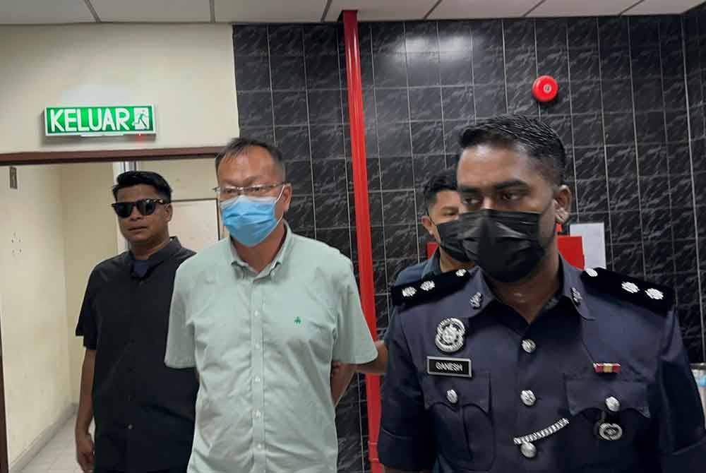 Tertuduh mengaku tidak bersalah terhadap pertuduhan menubuhkan satu entiti perniagaan lain bagi manfaat sendiri tanpa kebenaran mesyuarat agung syarikat.