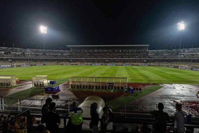 IMBAS KEMBALI... Perlawanan Perak menentang JDT yang ditangguhkan berikutan keadaan padang pada 5 Oktober lalu.