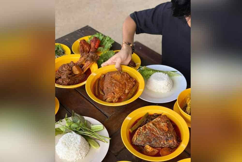 Antara menu paling dicari iaitu kari kepala ikan yang boleh didapati di Warung Santai D' River.