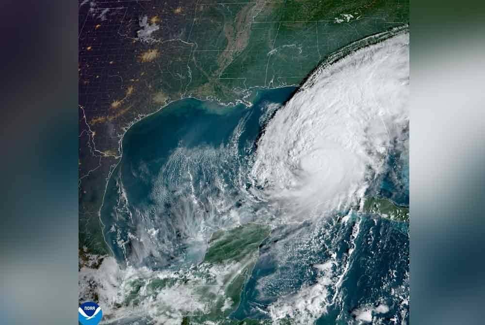 Imej satelit dikeluarkan Pentadbiran Lautan dan Atmosfera Kebangsaan (NOAA) diambil pada Rabu menunjukkan pembentukan Hurikan Milton di Teluk Mexico.