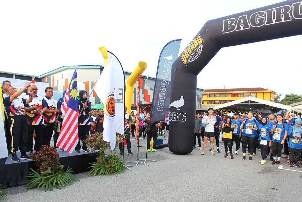 Saarani menyempurnakan pelepasan larian peserta Fun Ride HSN 2024 di Kompleks Belia dan Sukan Perak pada Sabtu.