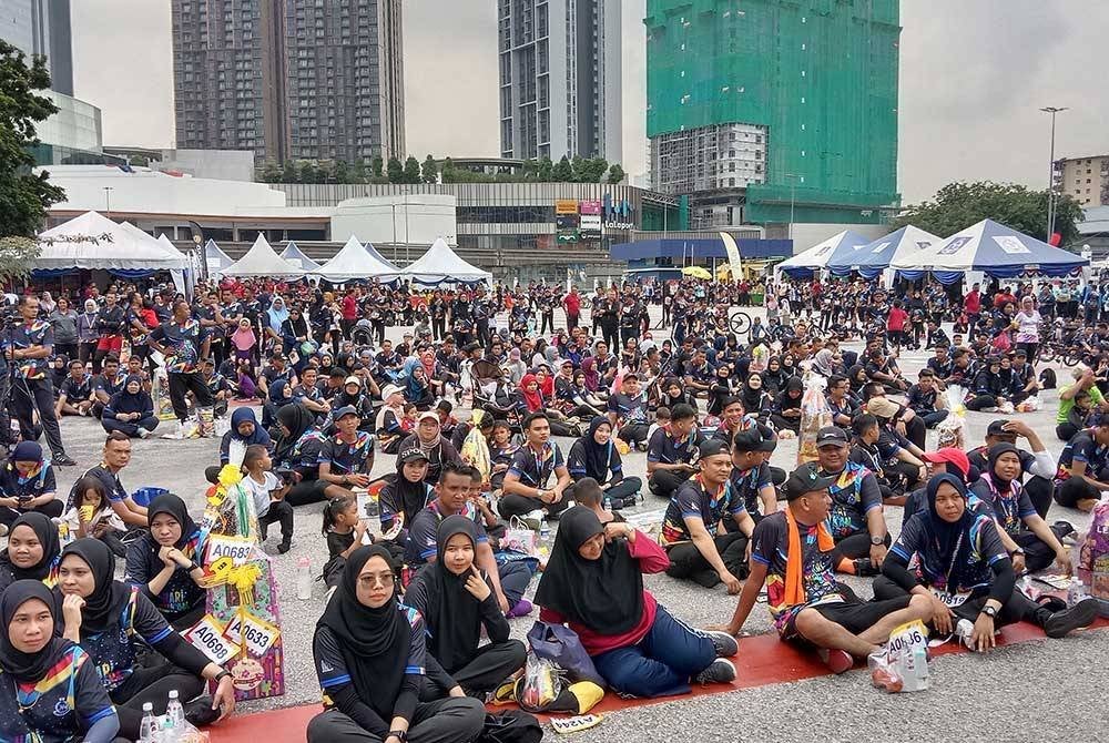 Hari Sukan Negara 2024 peringkat Ibu Pejabat Polis Kontinjen (IPK) Kuala Lumpur dimeriahkan dengan pelbagai program apabila lebih 4,000 peserta menyertai acara dipertandingkan.