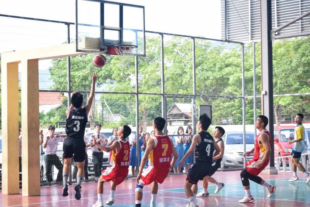 Pelbagai program disediakan dalam lawatan tersebut termasuk acara sukan.