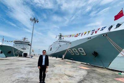 Hon Wai berkata, kunjungan silaturahim dua kapal latihan dari China bersama pelajar dari Naval University of China ke Pelabuhan Pulau Pinang adalah mengikut saluran rasmi. - Foto: FB Wong Hon Wai