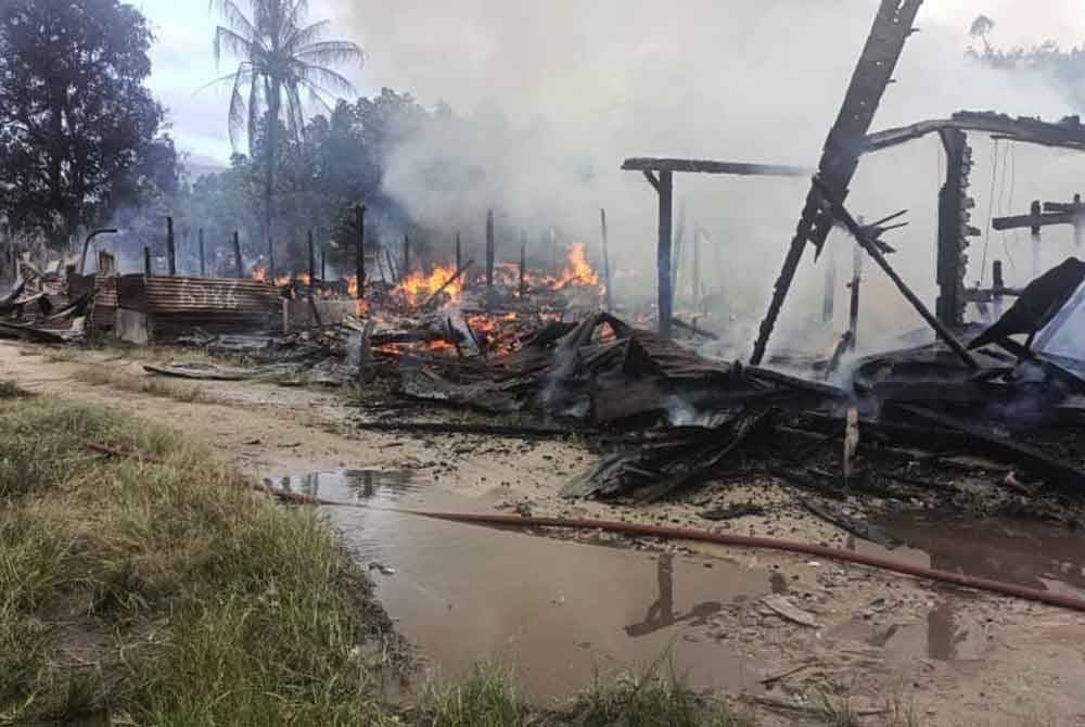 Tiga rumah terbakar dalam kejadian di Kampung Patikang Ulu, Keningau awal pagi Ahad.
