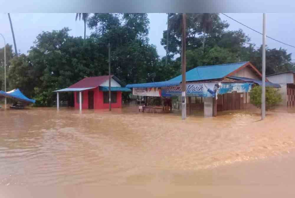 Keadaan banjir yang melanda empat perkampungan di Sungai Siput hingga memaksa perpindahan penduduk ke PPS dilakukan.