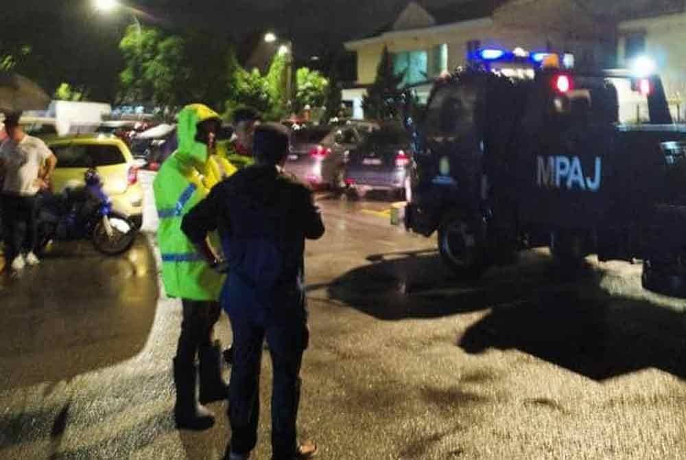 Orang ramai boleh menghubungi Unit Pantas MPAJ di talian 03-42857333 sekiranya berlaku sebarang bencana.