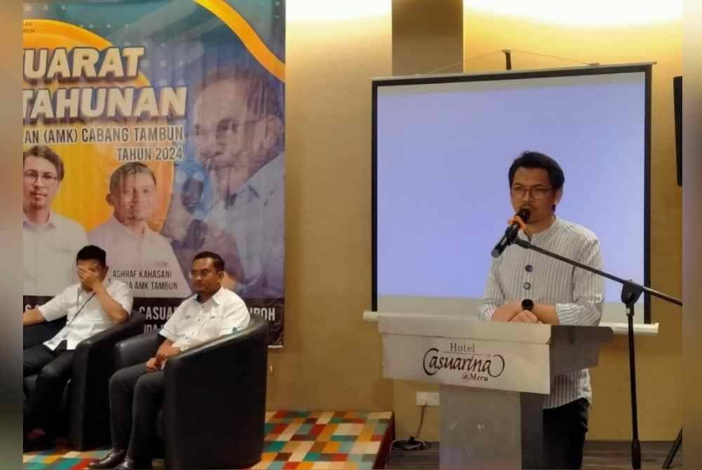 Muhammad Kamil menyampaikan ucapan ketika merasmikan Mesyuarat Agung Tahunan AMK Cabang Tambun di sebuah hotel di Bandar Meru Raya di sini pada Ahad.