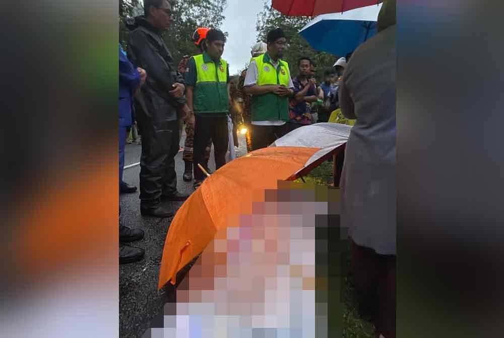 Ahli Parlimen Sik, Ahmad Tarmizi Sulaiman (tiga dari kiri) hadir ke lokasi kejadian.