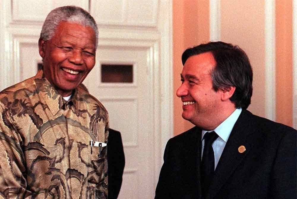 Guterres semasa pertemuannya bersama dengan Presiden Afrika Selatan Nelson Mandela di Cardiff, United Kingdom.