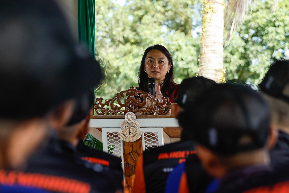Hannah berucap pada Program Rakan Muda: Skills For Life AKBG bidang perkhidmatan kedi di Kelab Golf dan Rekreasi Penjara Kajang pada Isnin. Foto Bernama