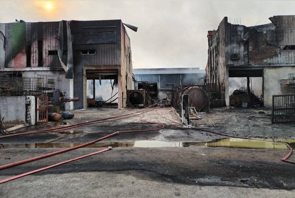 Keadaan tiga daripada empat kilang setelah kebakaran tersebut