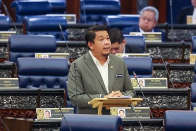 Lukanisman ketika sesi pengulungan rang undang-undang pada Persidangan Dewan Rakyat sempena Mesyuarat Ketiga Penggal Ketiga Parlimen ke-15 di Bangunan Parlimen hari ini. - Foto: Bernama