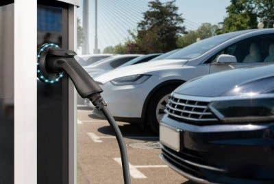 Peserta industri automotif mengharapkan tarikh akhir insentif pengecualian cukai jalan penuh bagi EV dilanjutkan selain diperluas untuk HEV. Gambar hiasan 123RF