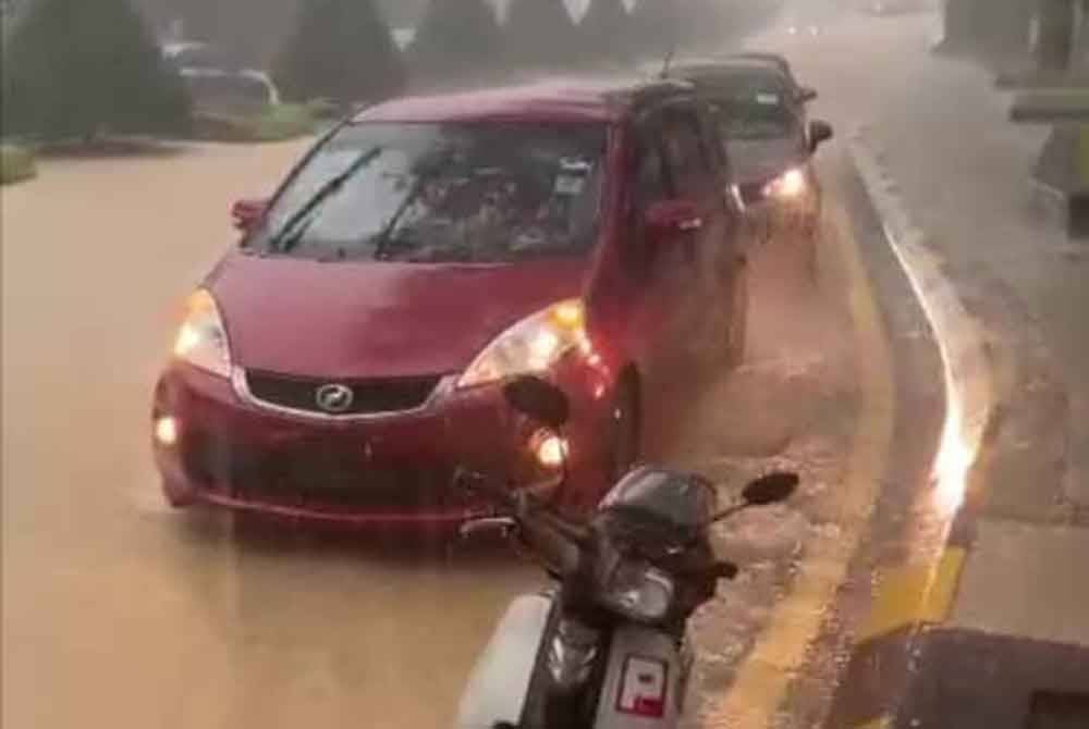 Keadaan Jalan Parlimen ke Bukit Aman pada Selasa.
