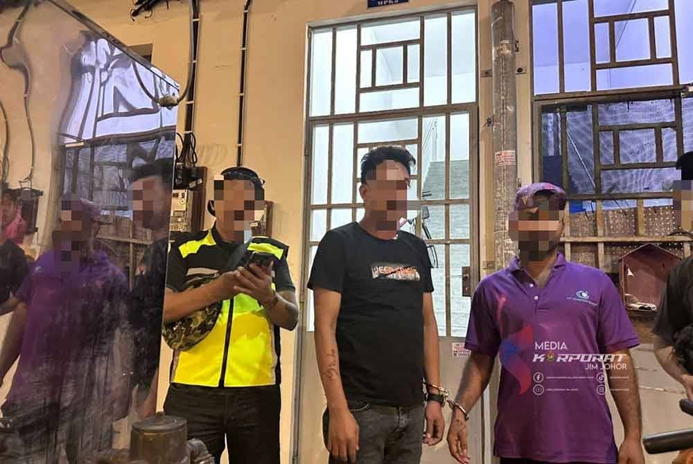 Sebahagian warga asing berkerja tanpa permit pas sah di Senai yang ditahan JIM Johor.Foto JIM Johor