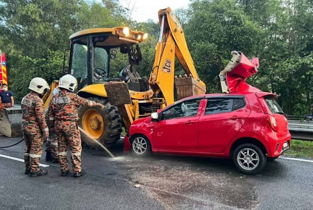 Zuraini dikatakan gagal mengawal kenderaan sebelum belanggar dengan jentolak yang berada di laluan sama di Jalan Lencongan Timur Sungai Petani.