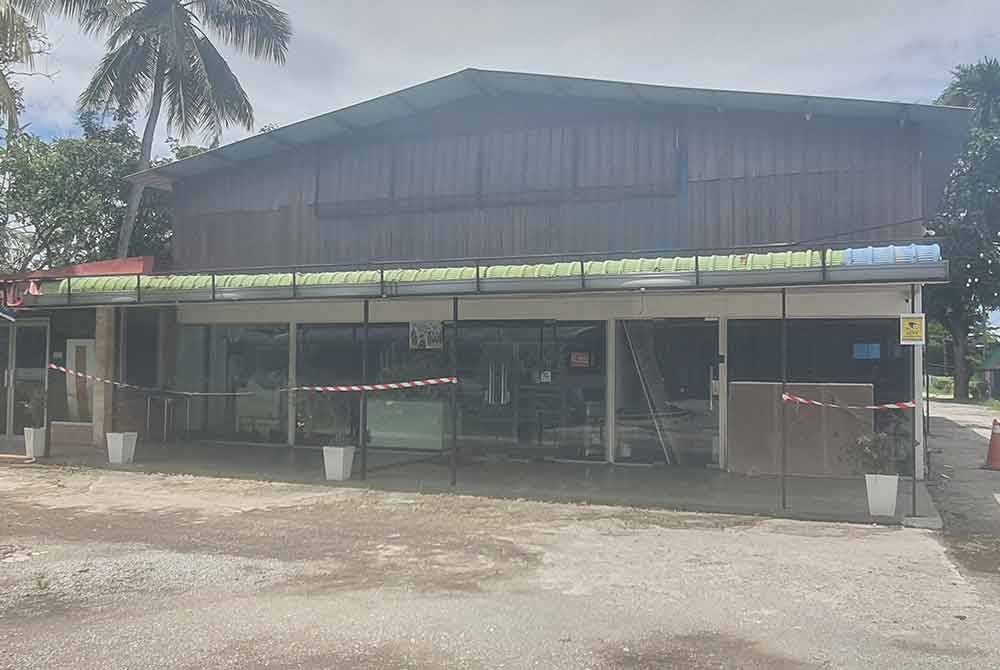 Premis Ikhwan Mart di Lahar Yooi dilihat kosong.