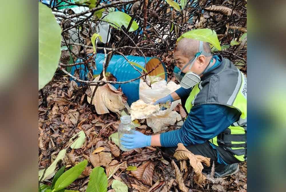 Pihak berkuasa mengambil sampel sisa berkenaan untuk dianalisa di Jabatan Kimia.