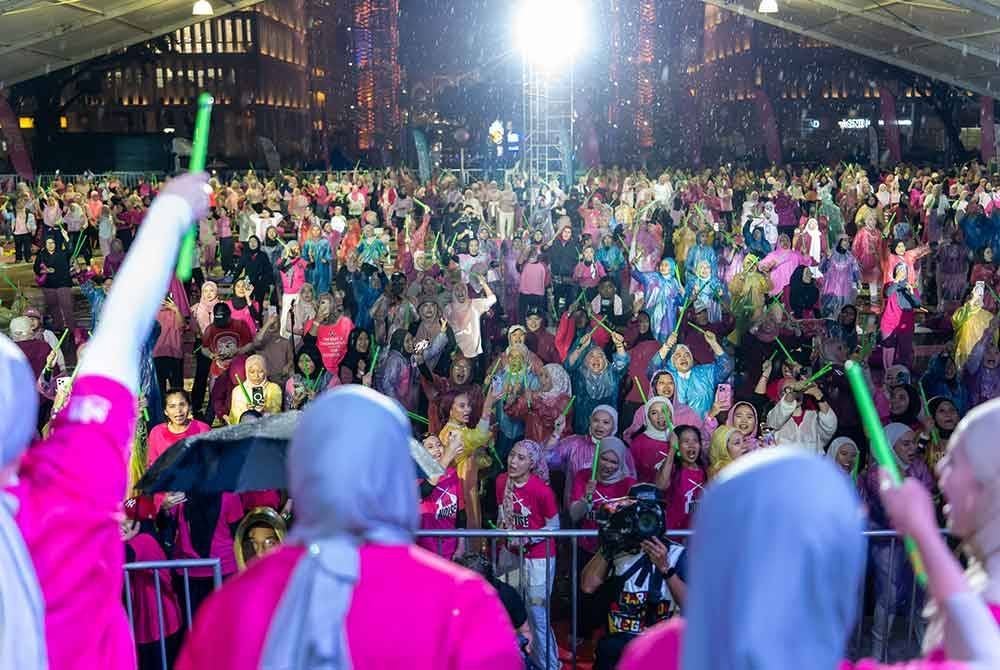 Antara peserta yang hadir pada acara sembur, pound dan slay! di Dataran Putrajaya.