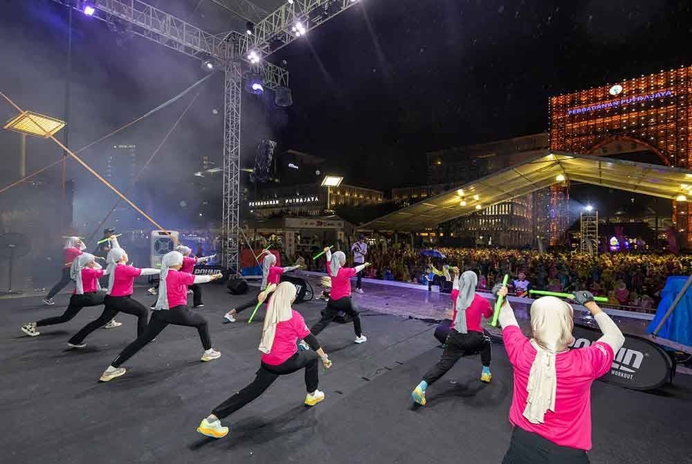 Antara aktiviti yang diadakan dalam acara sembur, pound dan slay! di Dataran Putrajaya.